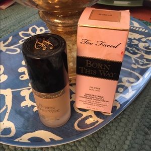 Too Faced - Born This Way Foundation